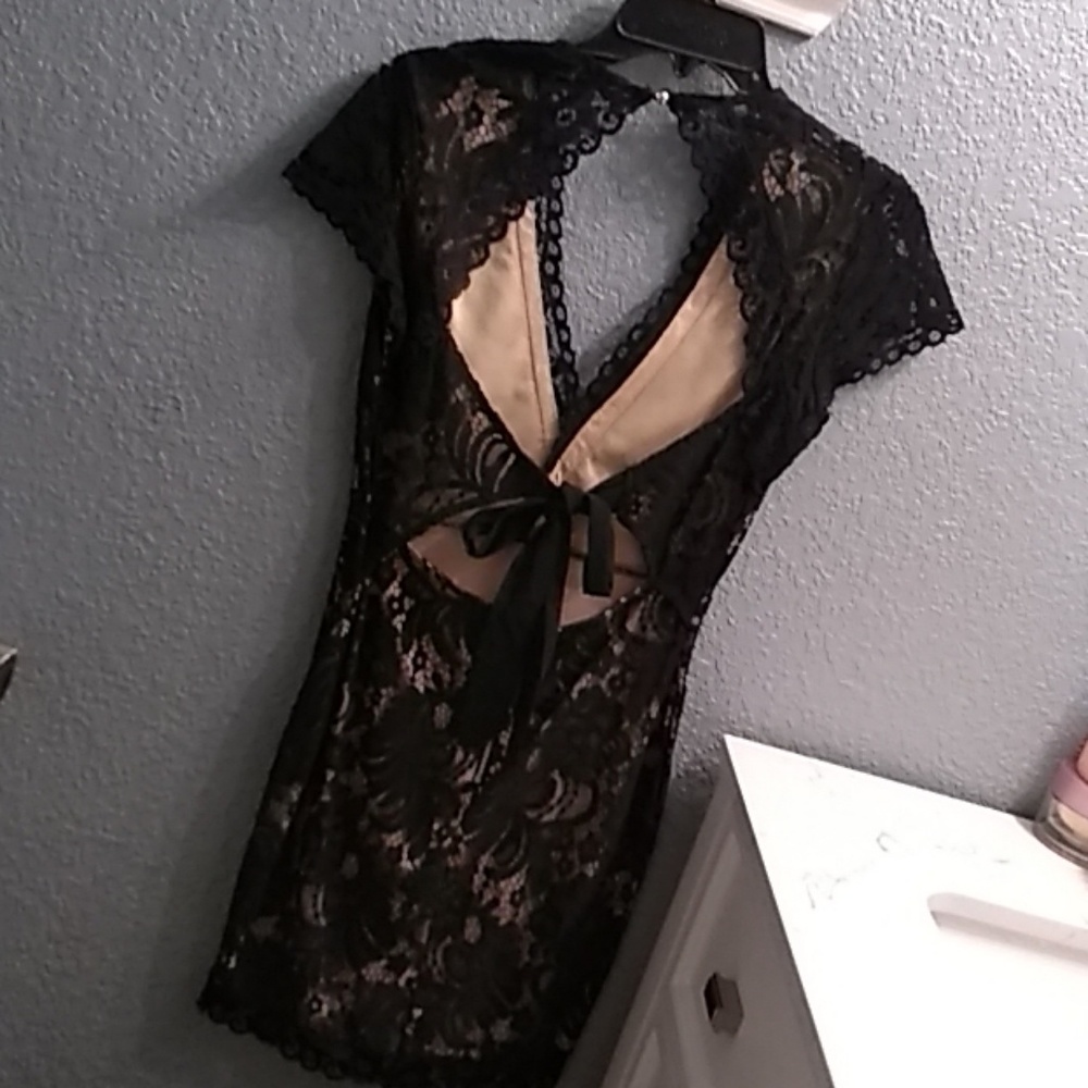 Dress - Picture 3 of 4